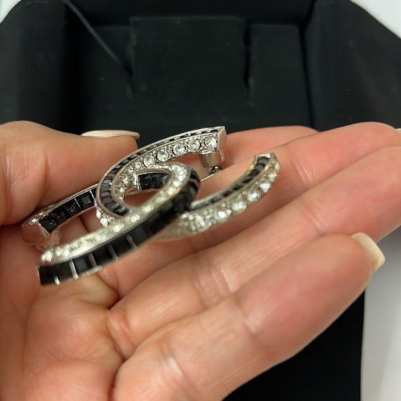 Baguette Black & Crystal CC Brooch - Picture 5 of 5